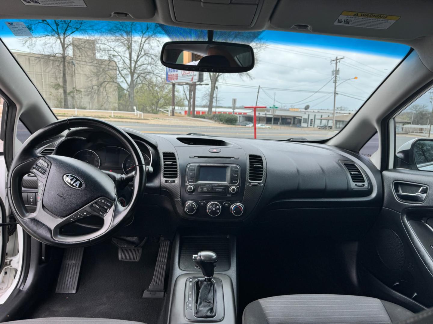 2014 WHITE Kia Forte EX (KNAFX4A83E5) with an 2.0L L4 DOHC 16V engine, 6-Speed Automatic transmission, located at 307 West Marshall Avenue, Longview, TX, 75601, (903) 753-3091, 32.500828, -94.742577 - Photo#4